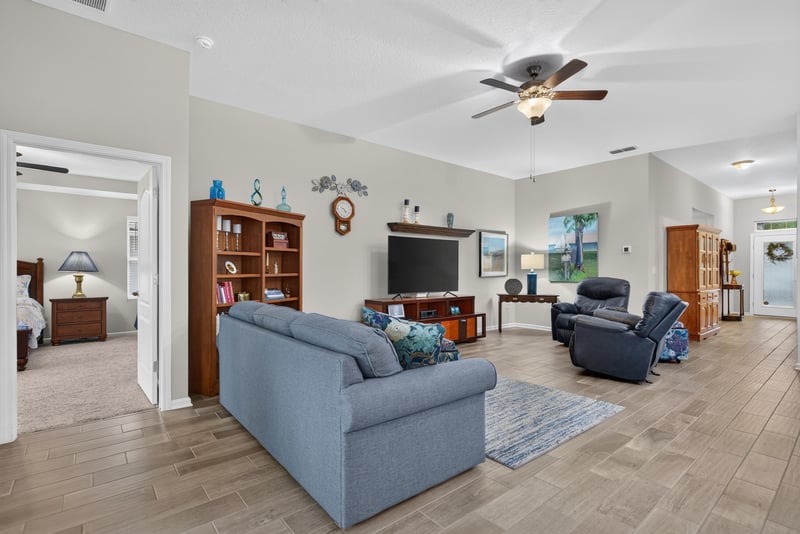 Living room with built-in bookshelves at 4319 Green River Pl, Middleburg, FL 32068