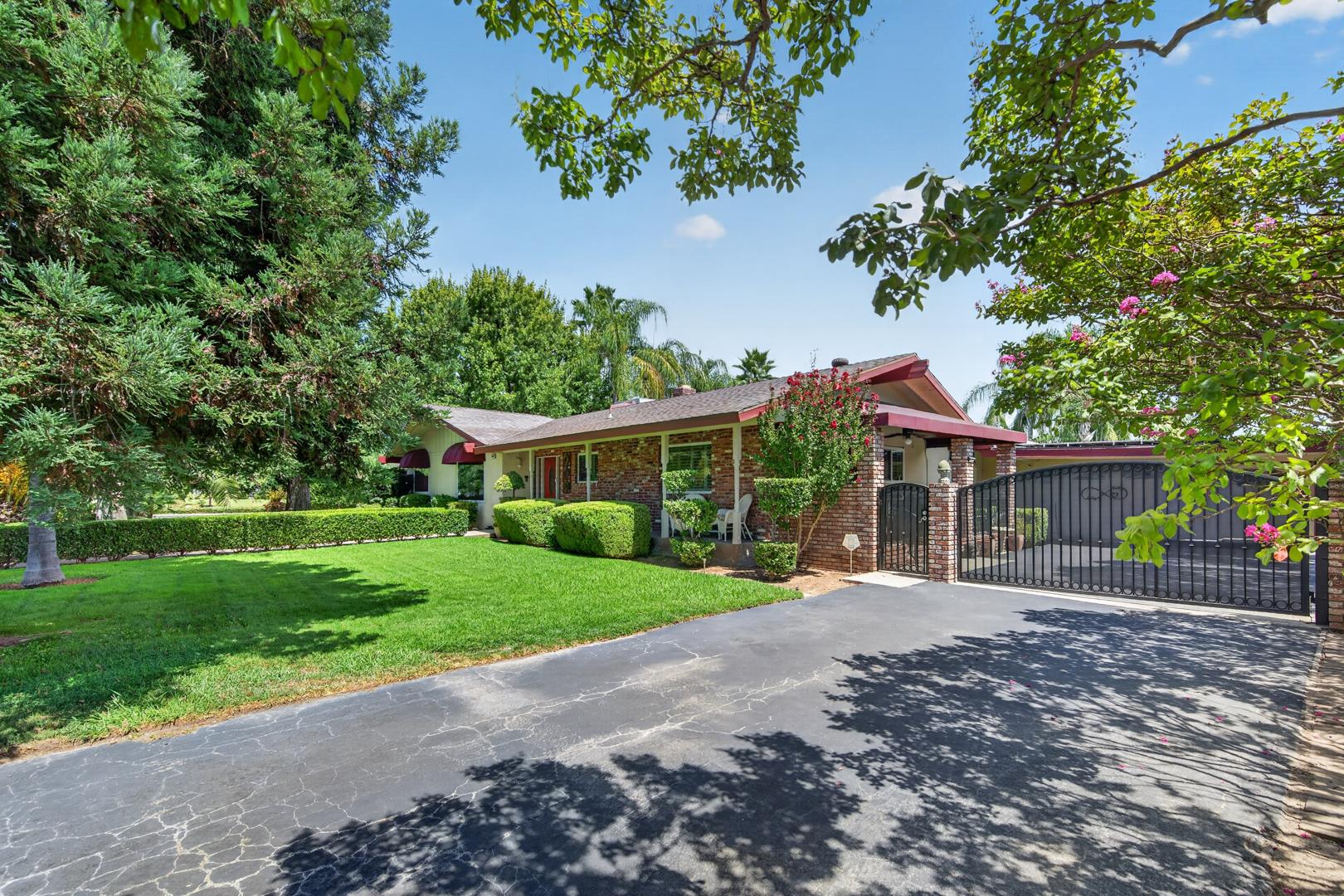 6197 N Fruit Ave, photo 93