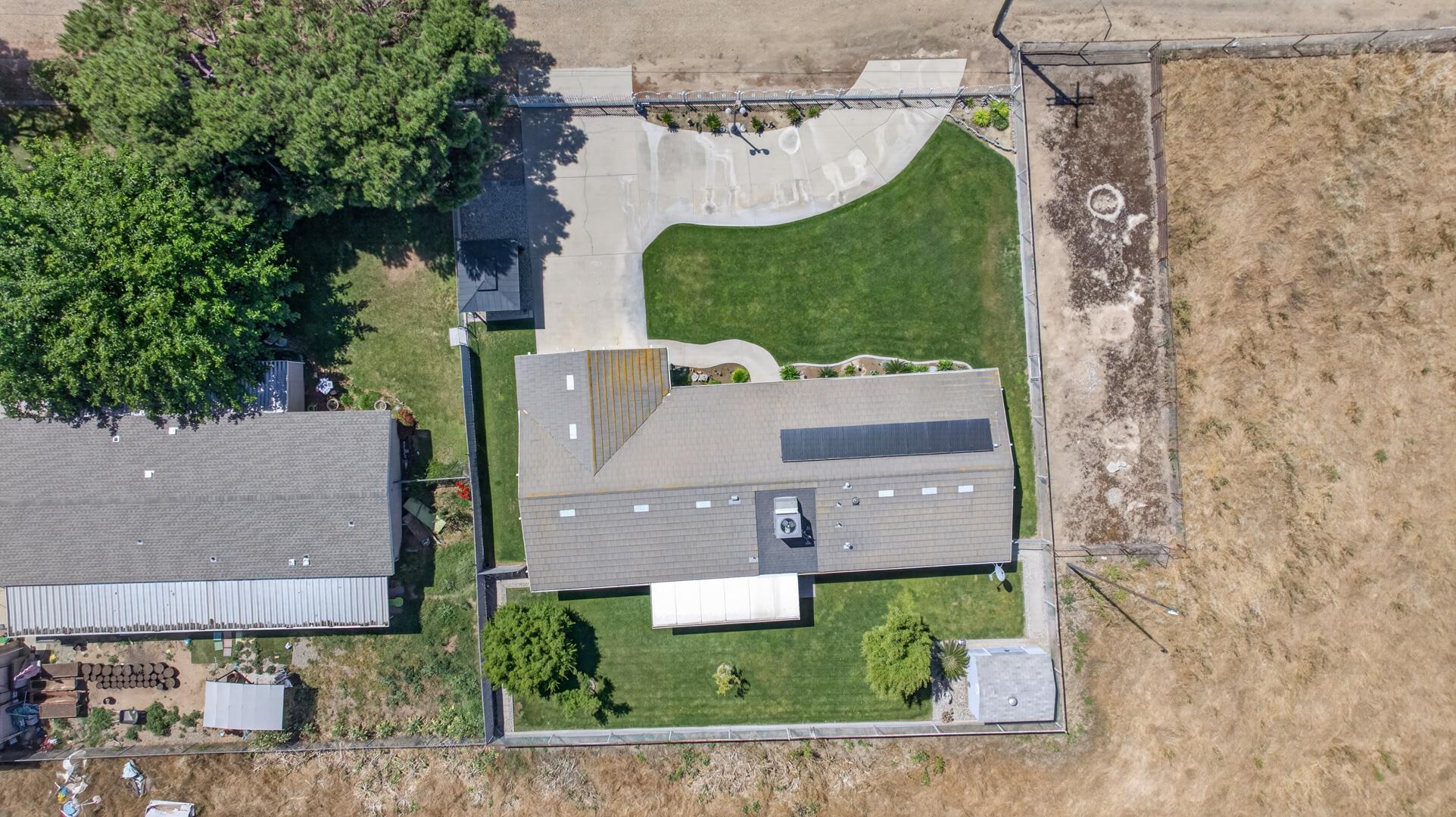 686 N Hayes Ave, photo 15