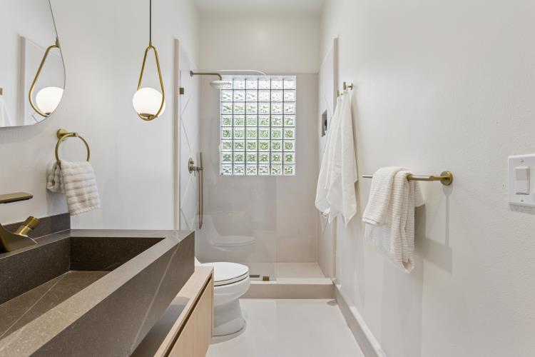 Microcement bath, wider view, Paradise Valley