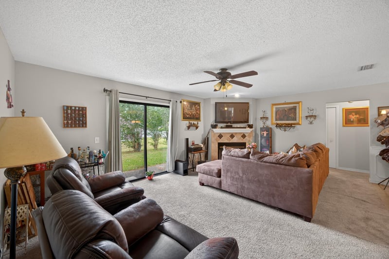 Photo 8 of 8849 Victoria Landing Dr W, Jacksonville, FL 32208, photographed by Megapixeler