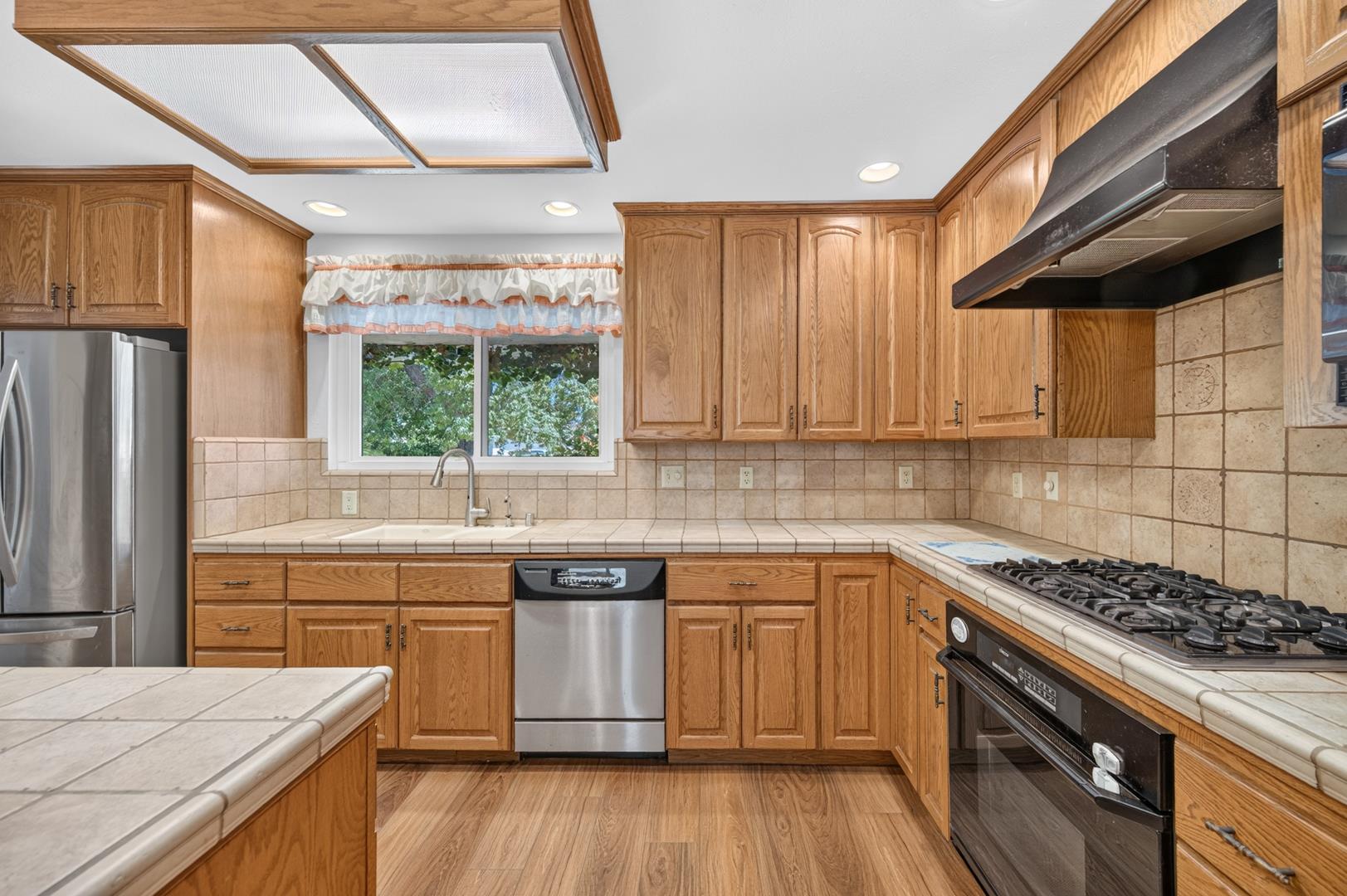 749 W Escalon Ave, photo 32