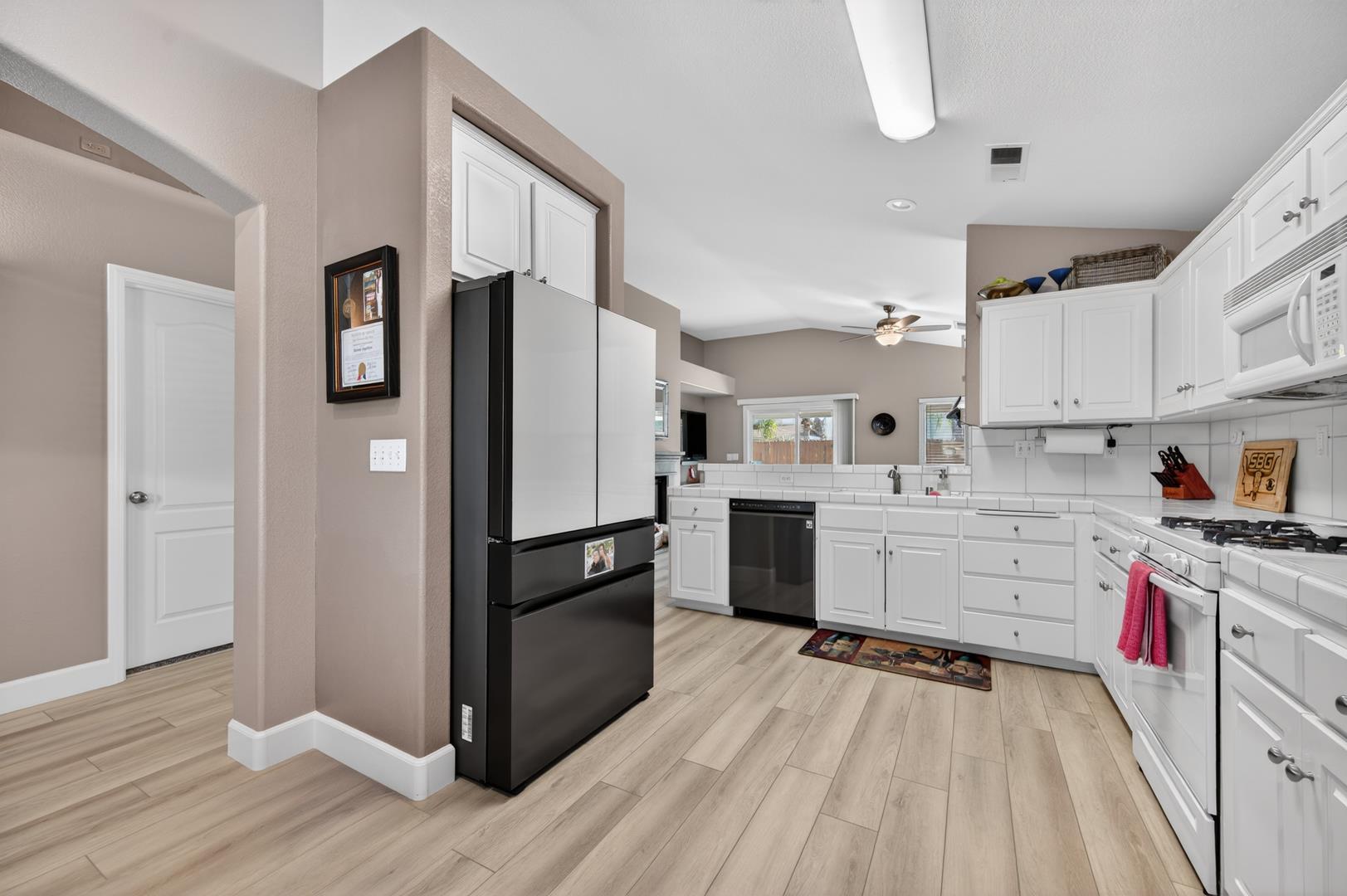 2567 E Tarragon Way, photo 15
