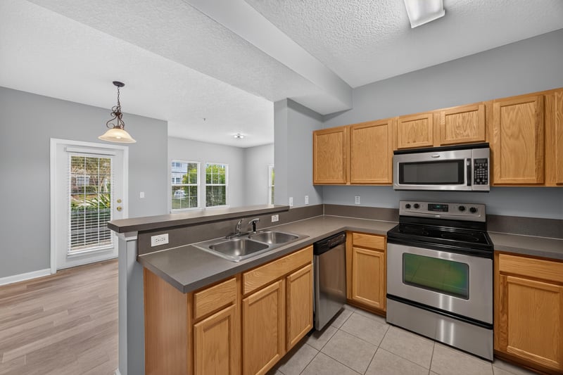 Kitchen with pendant light and stainless appliances at 575 Oakleaf Plantation Pkwy, Orange Park, FL 32065