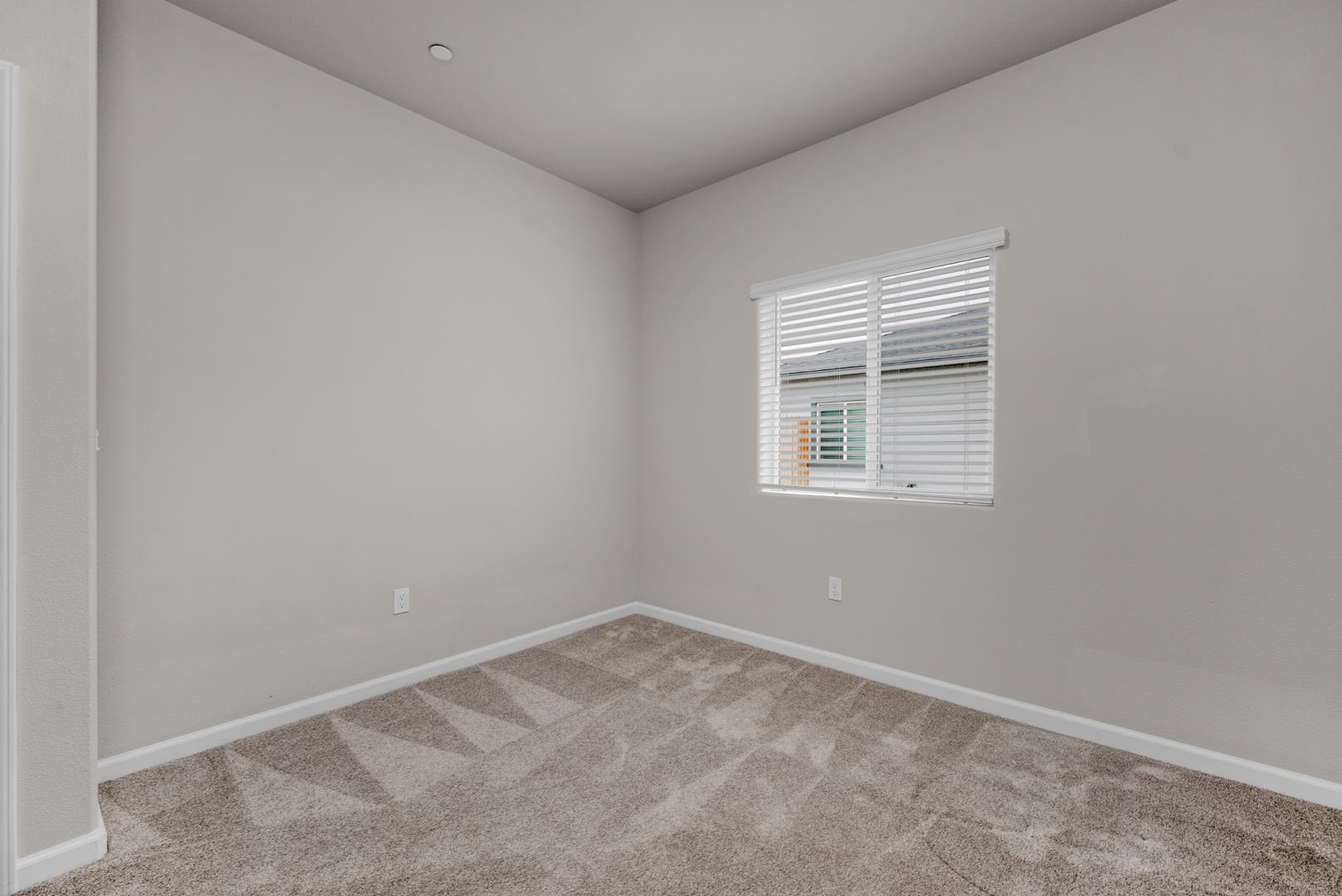 518 S Summit St, photo 33