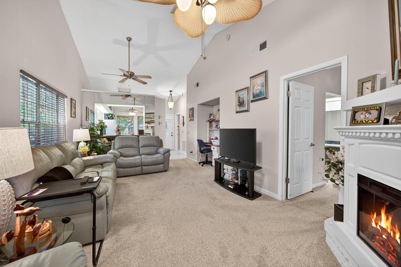 Photo 5 of 11095 Wandering Oaks Dr, Jacksonville, FL 32257, photographed by Megapixeler
