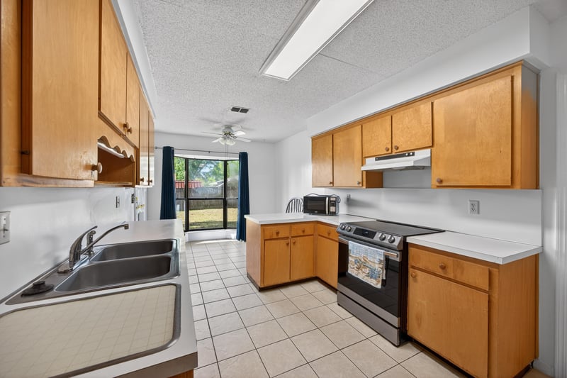 Photo 10 of 2027 Sussex Dr S, Orange Park, FL 32073, photographed by Megapixeler
