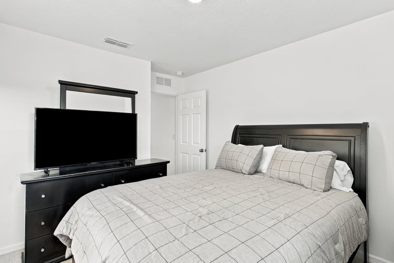 Secondary bedroom with dresser, photographed by Megapixeler on Haymon Ave, Jacksonville