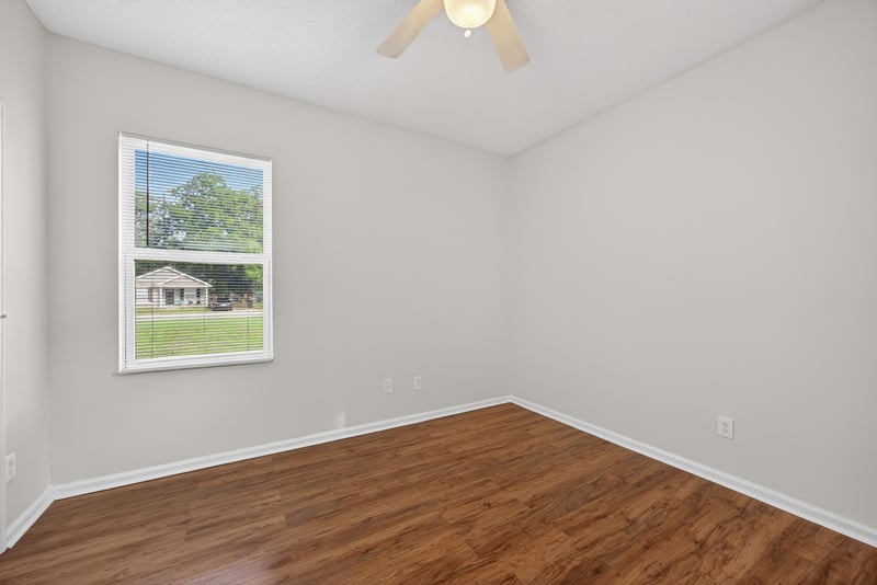 Photo 15 of 821 Oak Arbor Cir, Jacksonville, FL 32206, photographed by Megapixeler