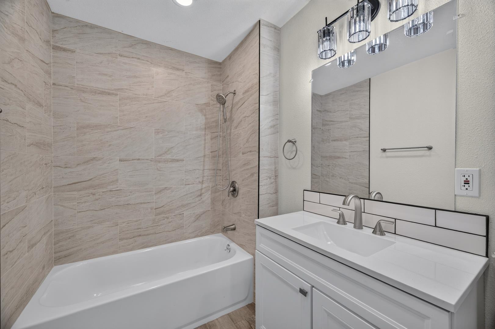 926 N Thorne Ave, photo 27