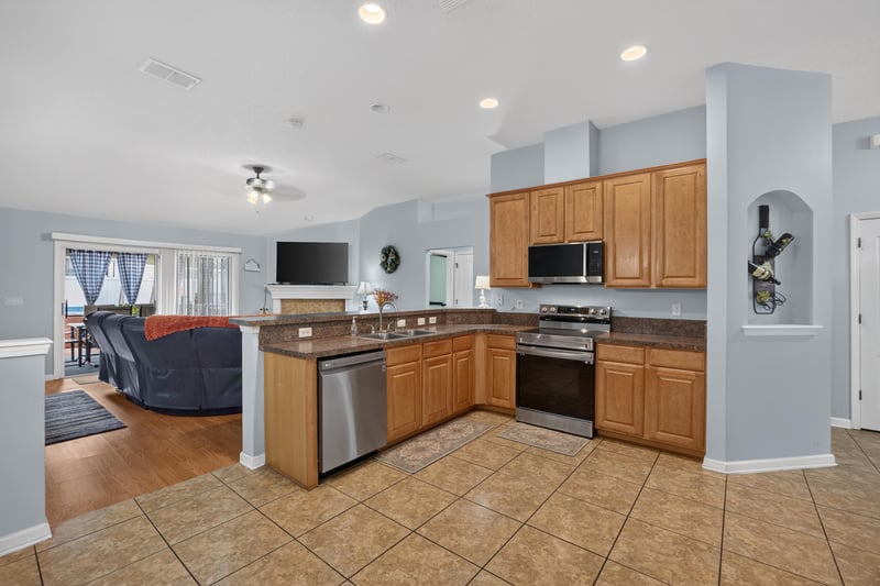 Kitchen with granite island and stainless appliances at 3112 Silverado Cir, Green Cove Springs, FL 32043