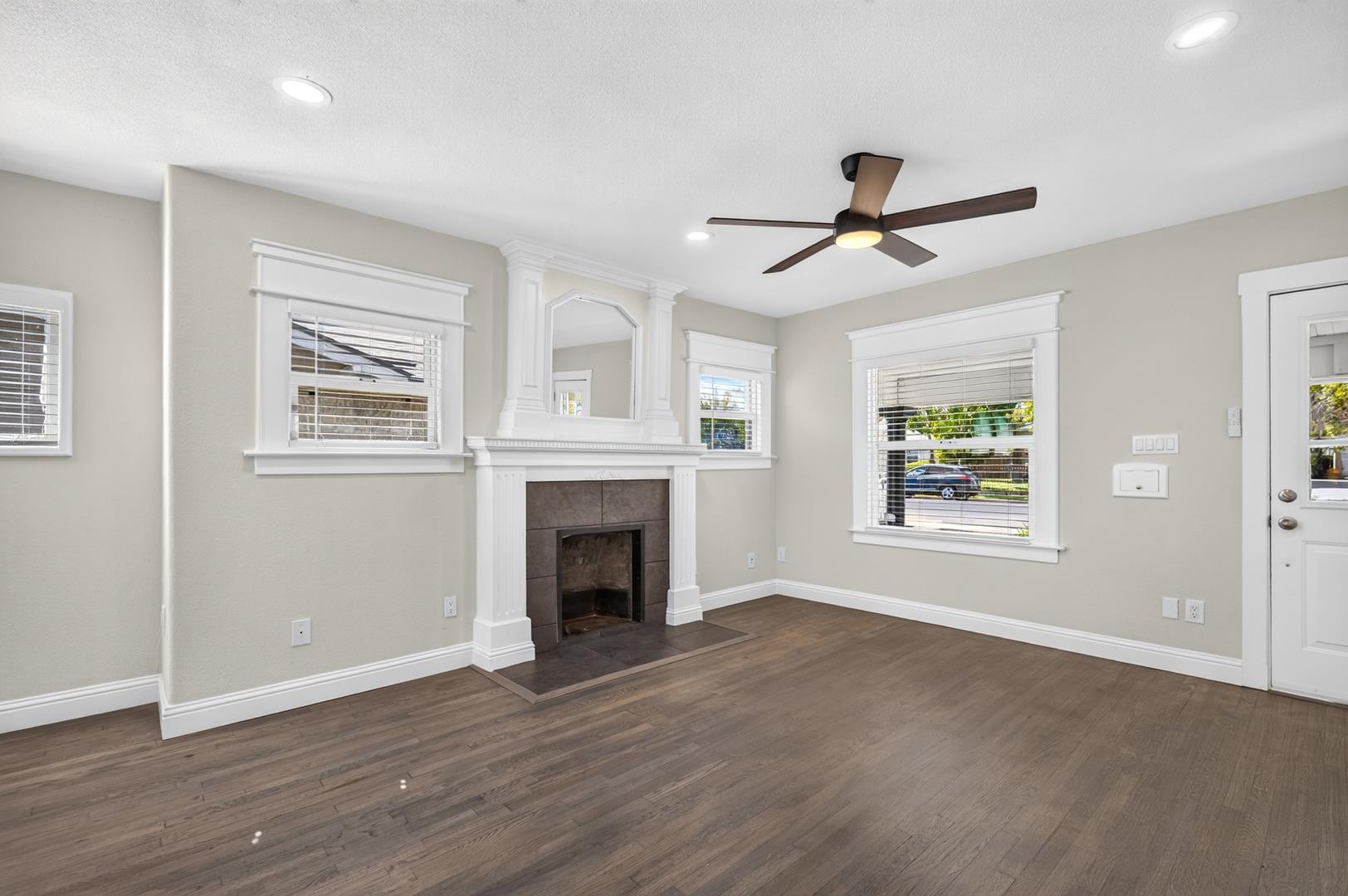 926 N Thorne Ave, photo 12