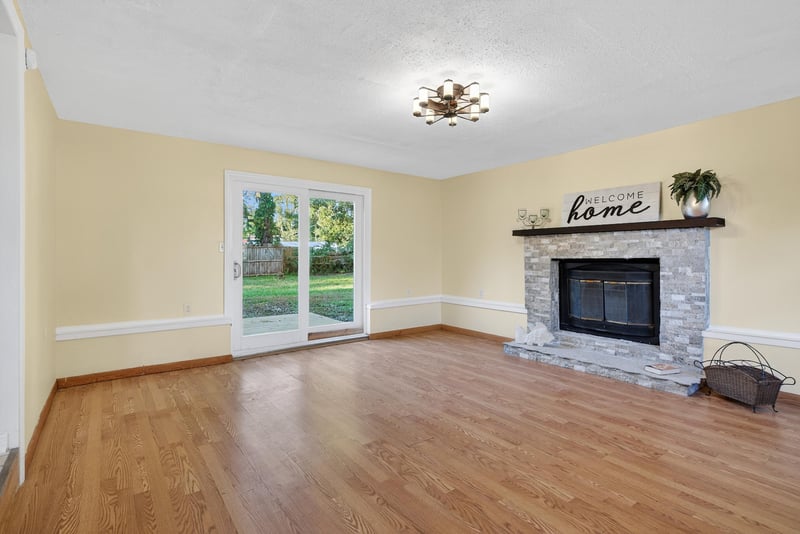 Photo 14 of 6923 King Arthur Rd N, Jacksonville, FL 32211, photographed by Megapixeler