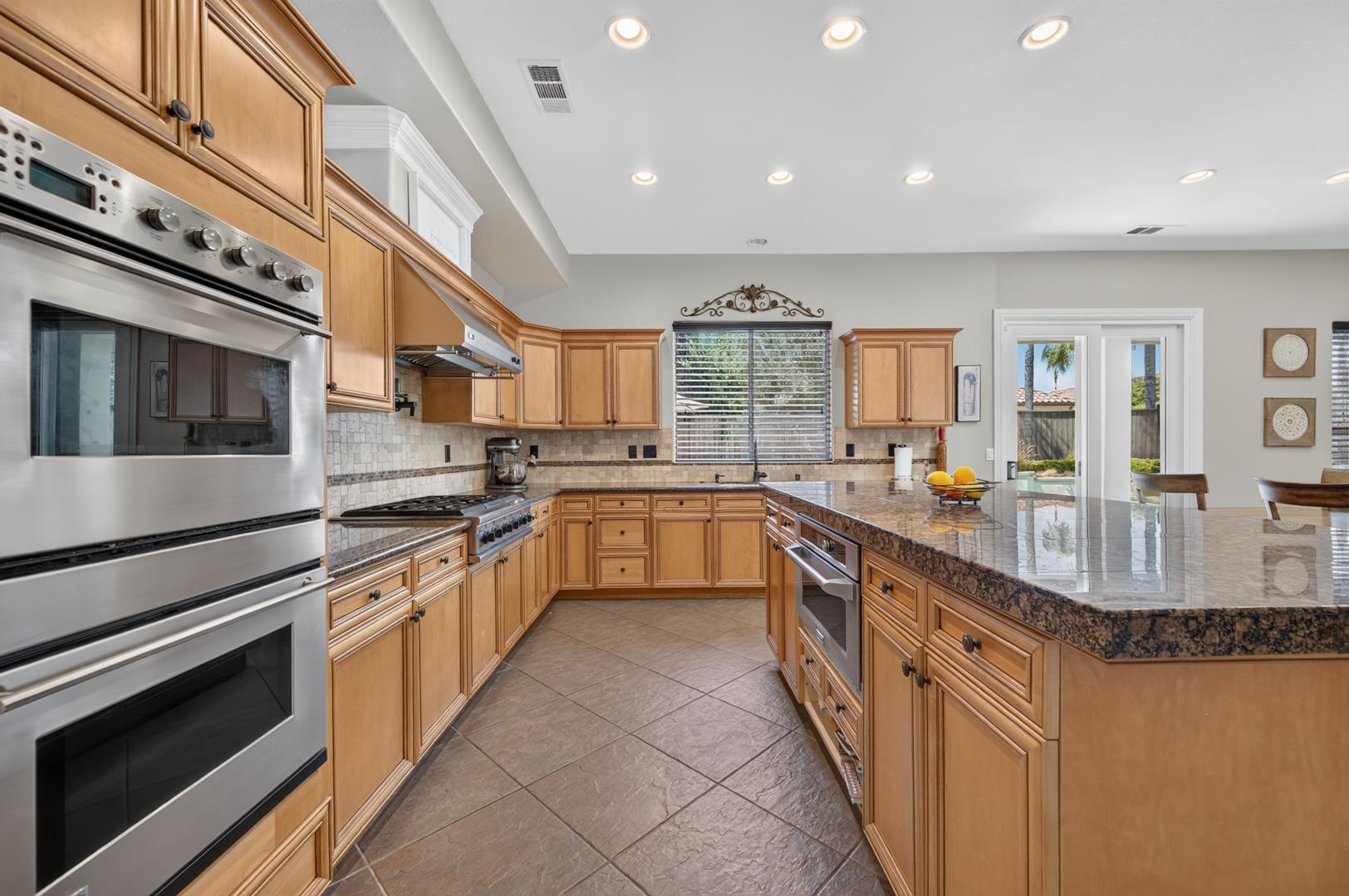 633 W Richmond Ave, photo 50