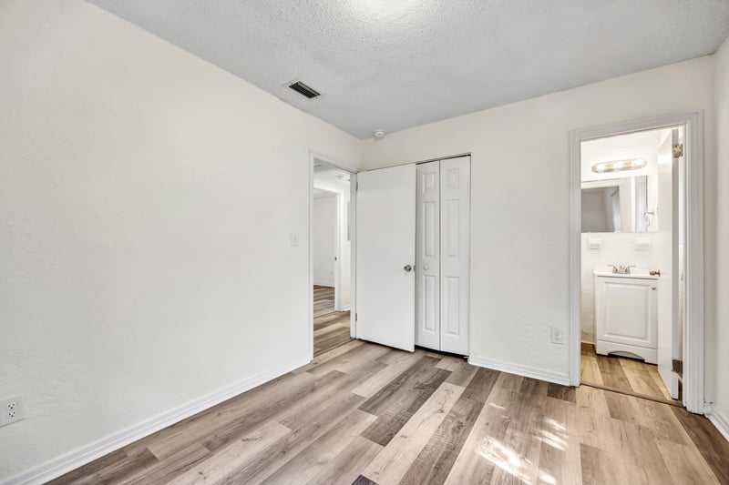 Photo 15 of 10303 Elmhurst Dr, Jacksonville, FL 32218, photographed by Megapixeler