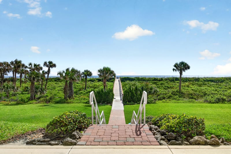 Photo 40 of 60 Surfview Dr #206, Palm Coast, FL 32137, photographed by Megapixeler