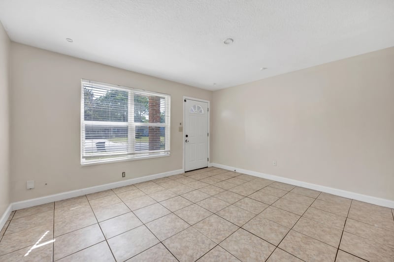 Photo 5 of 2930 Wycombe Dr W, Jacksonville, FL 32277, photographed by Megapixeler