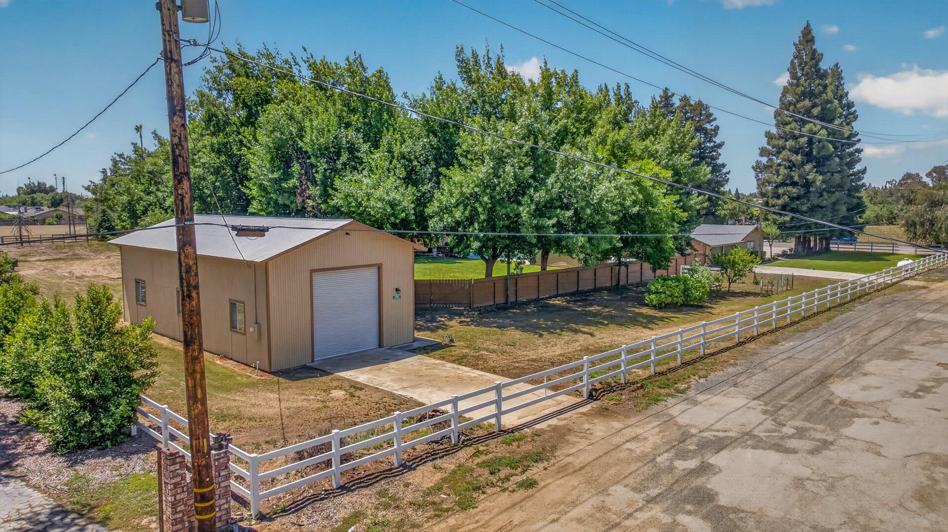 1185 N Locan Ave, photo 21