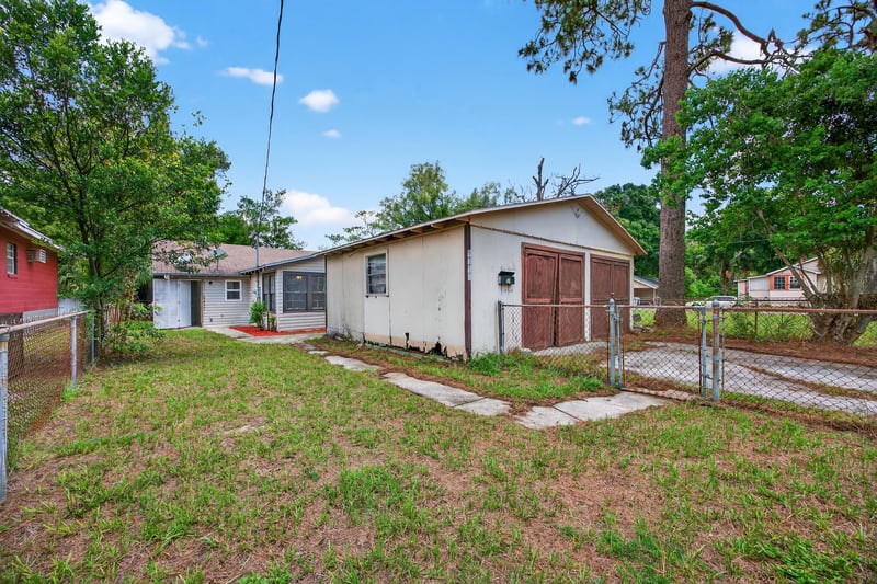 Photo 5 of 1011 Glencarin St, Jacksonville, FL 32208, photographed by Megapixeler