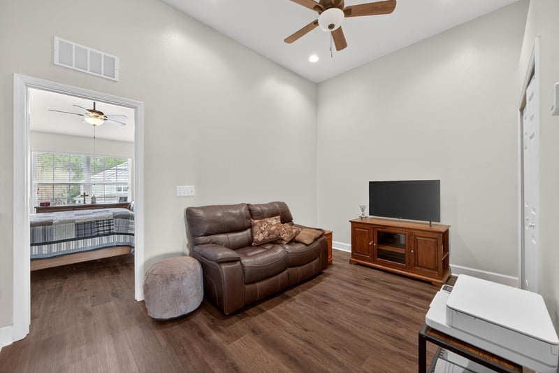 Photo 17 of 6840 Roundleaf Dr, Jacksonville, FL 32258, photographed by Megapixeler