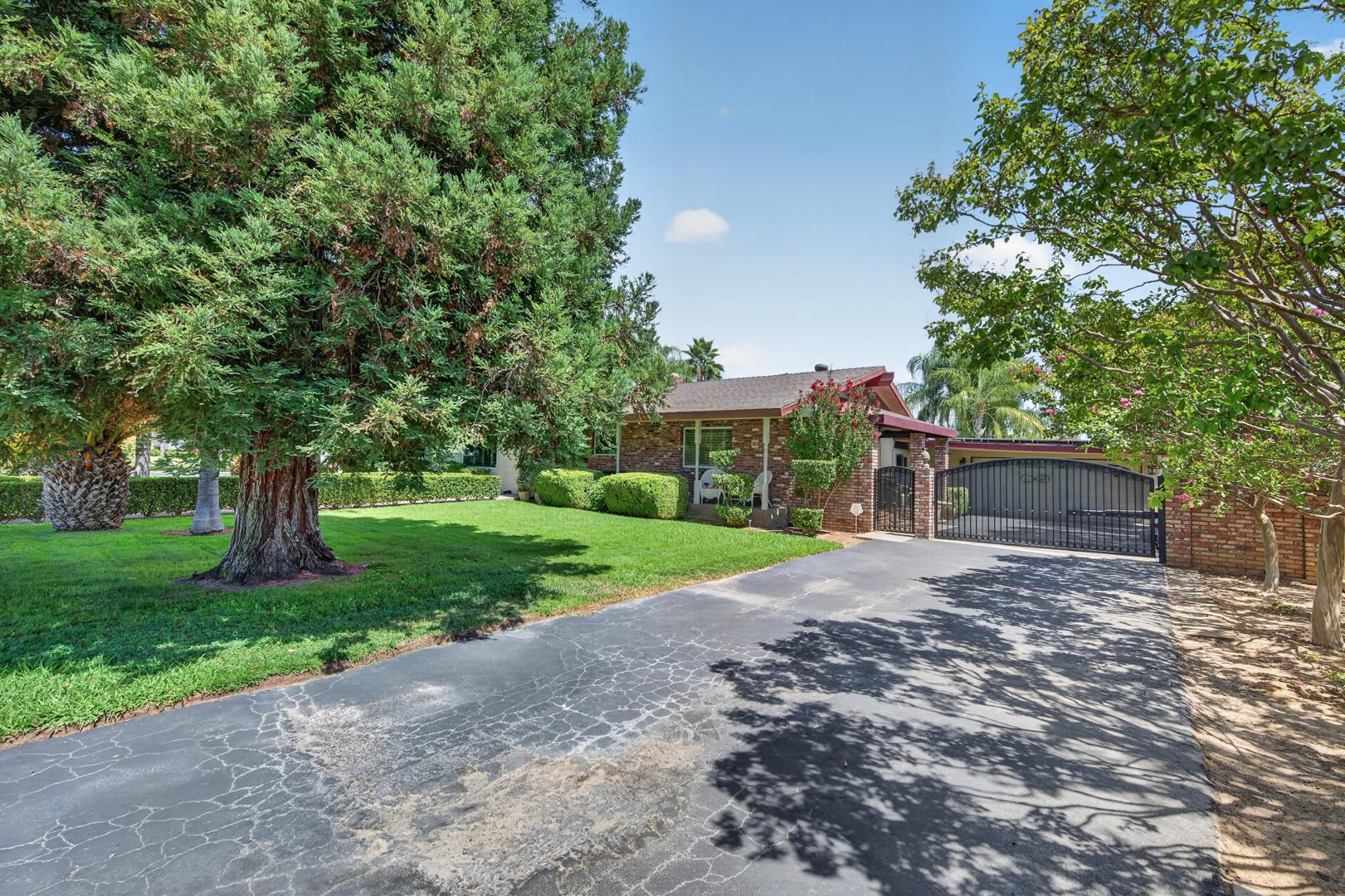 6197 N Fruit Ave, photo 92