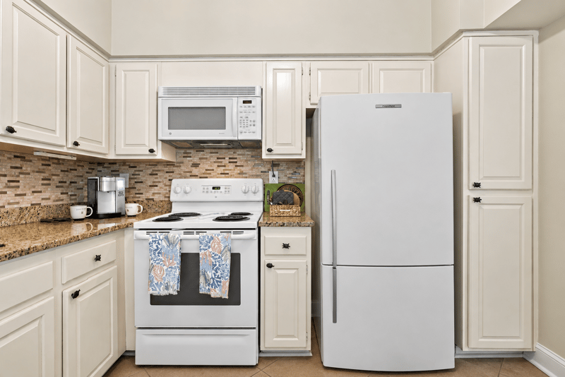Kitchen with range, microwave and refrigerator at 805 Spinnakers Reach Dr, Ponte Vedra Beach, FL 32082