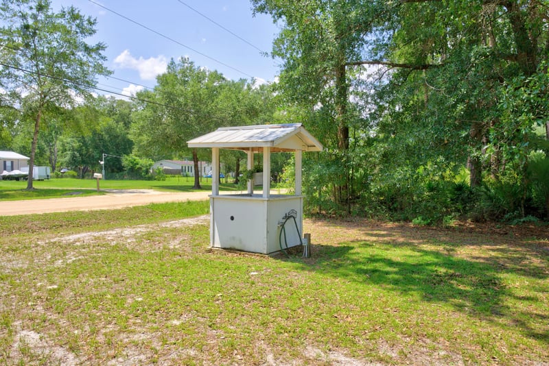 Yard view with well house structure at 2549 Snapdragon Ave, Middleburg, FL 32068