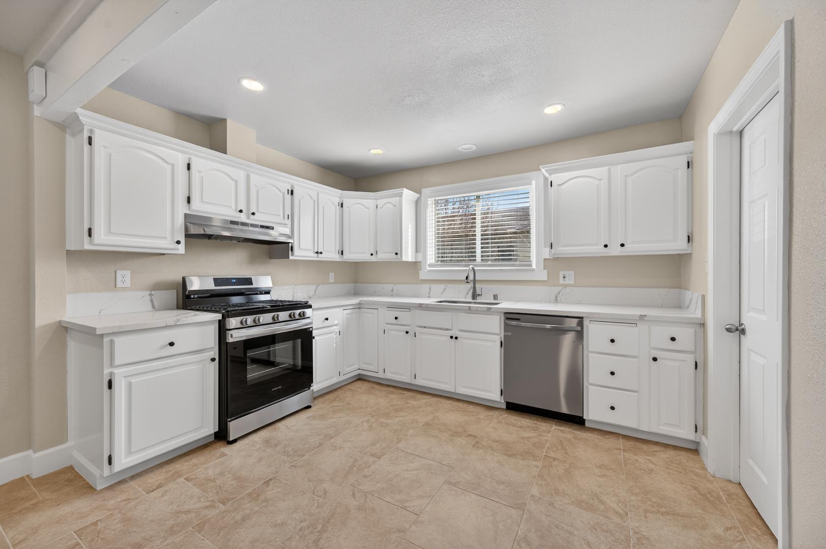 1146 E Cortland Ave, photo 14