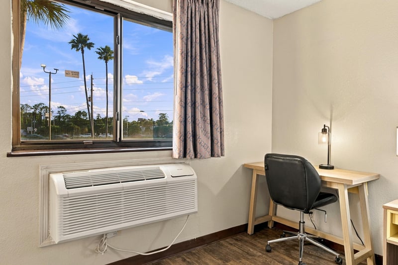 Guest room desk area, photographed by Megapixeler on Eldridge Loop, Orange Park