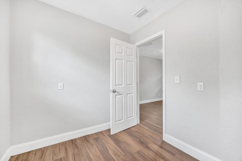 Photo 11 of 2037 W 13th St, Jacksonville, FL 32209, photographed by Megapixeler