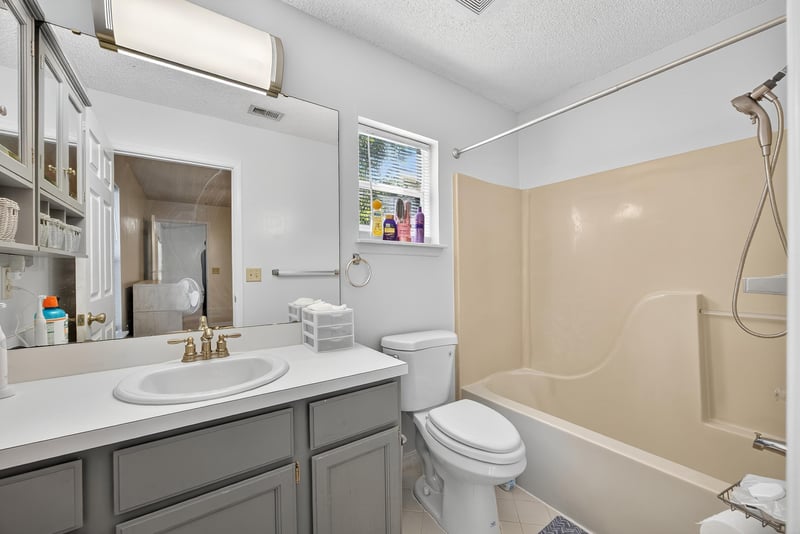 yirayma 72 RB at 7613 Chelmsford Dr, Jacksonville, FL 32244