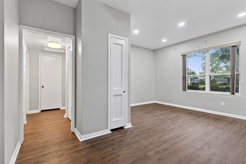 Photo 10 of 6191 Mercer Cir E, Jacksonville, FL 32217, photographed by Megapixeler