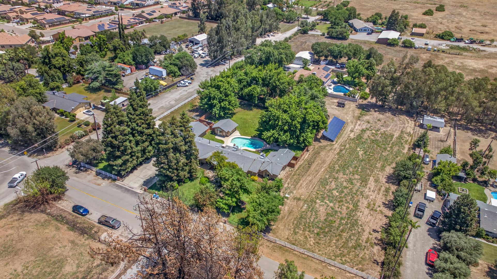 1185 N Locan Ave, photo 12