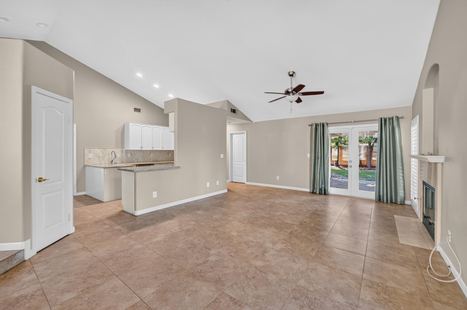 1327 E La France Dr, photo 19