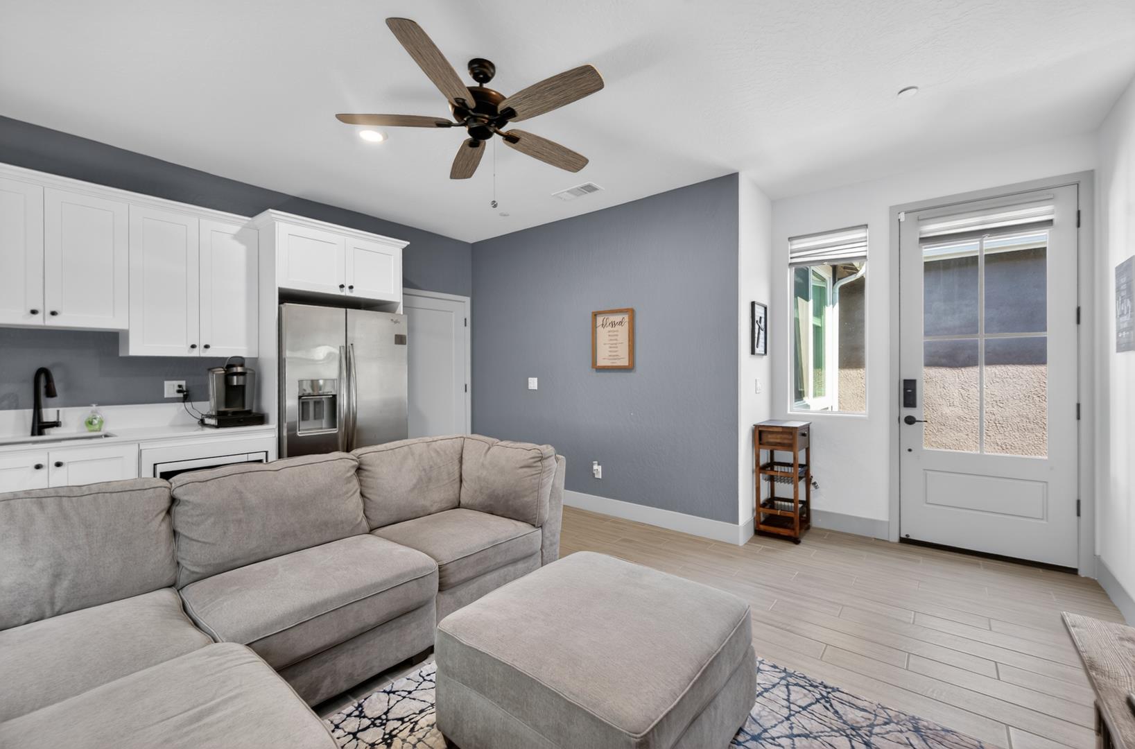 2086 N Phillip Ave, photo 57