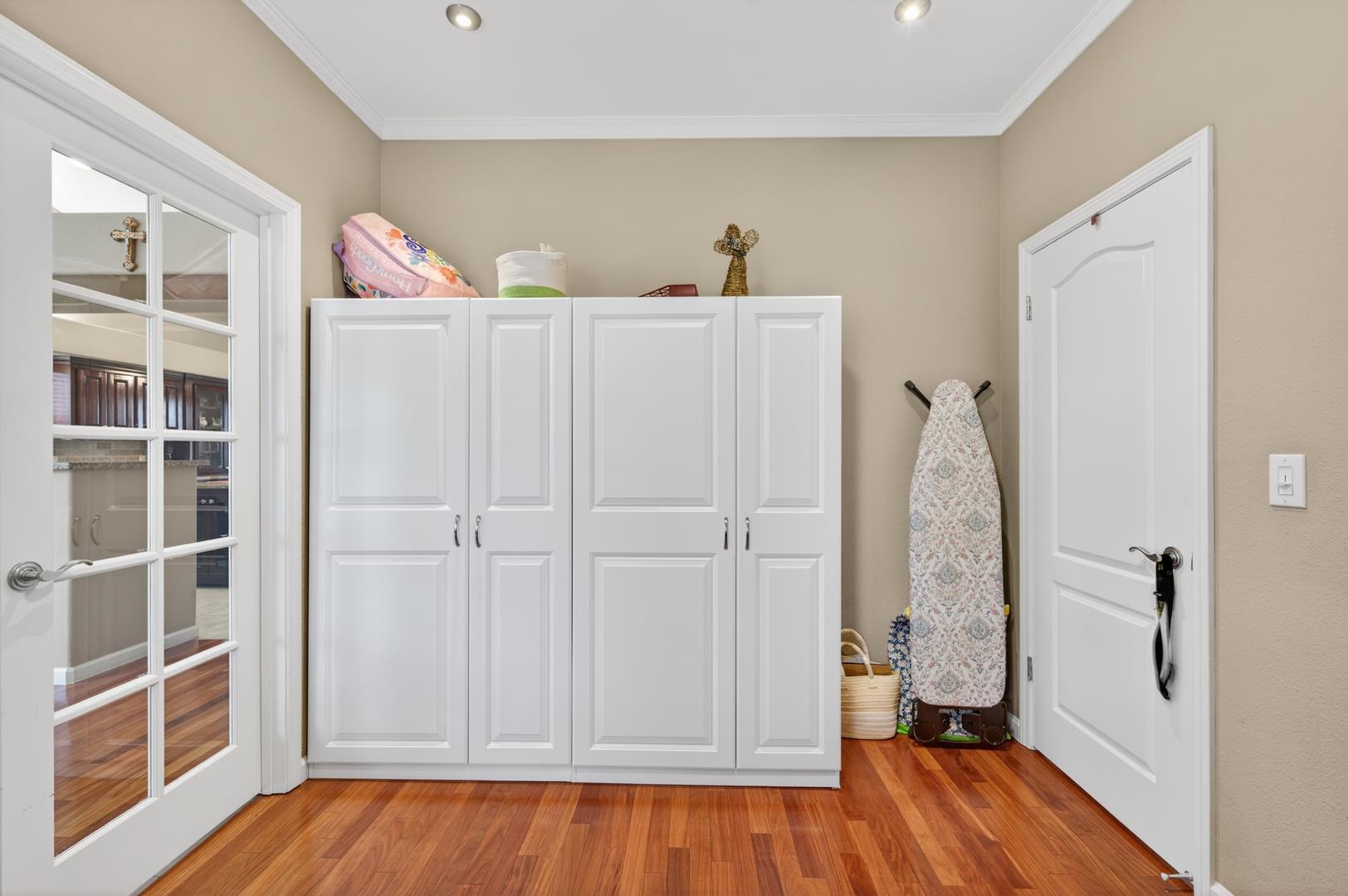 2450 E Fox Glen Ave, photo 23