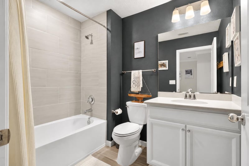 Secondary bathroom with tub-shower combo at 1186 Beach Dune Dr, Jacksonville, FL 32233
