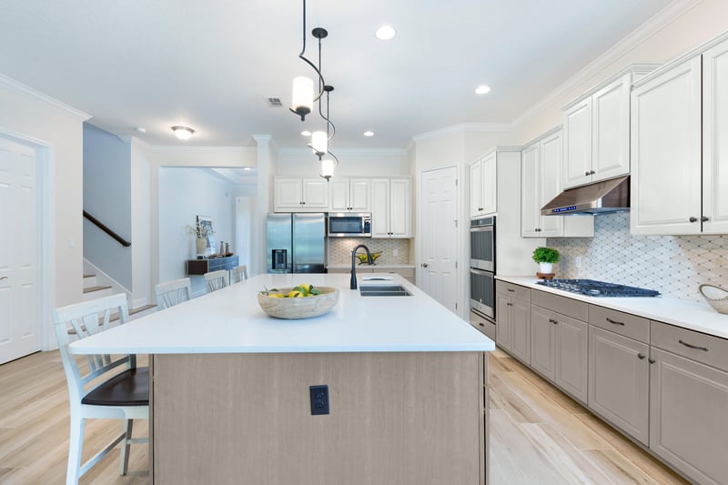 Brighter cabinet on top at 113 Footbridge Rd, St. Johns, FL 32259