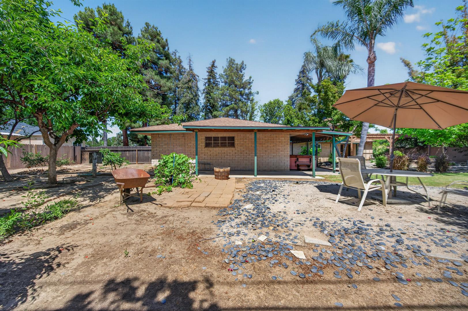 1220 E Sussex Way, photo 58