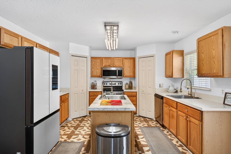 Photo 14 of 5537 Shady Pine St S, Jacksonville, FL 32244, photographed by Megapixeler