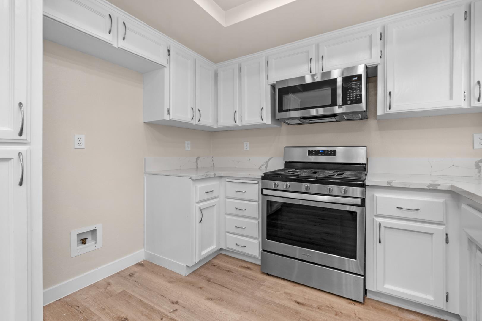 950 N Bush Ave, photo 9