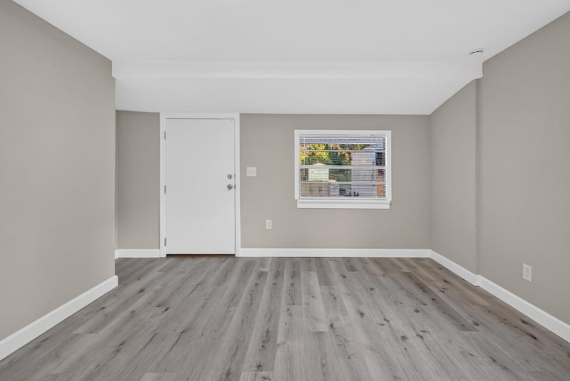 Empty room, photographed by Megapixeler on Susie St, Jacksonville