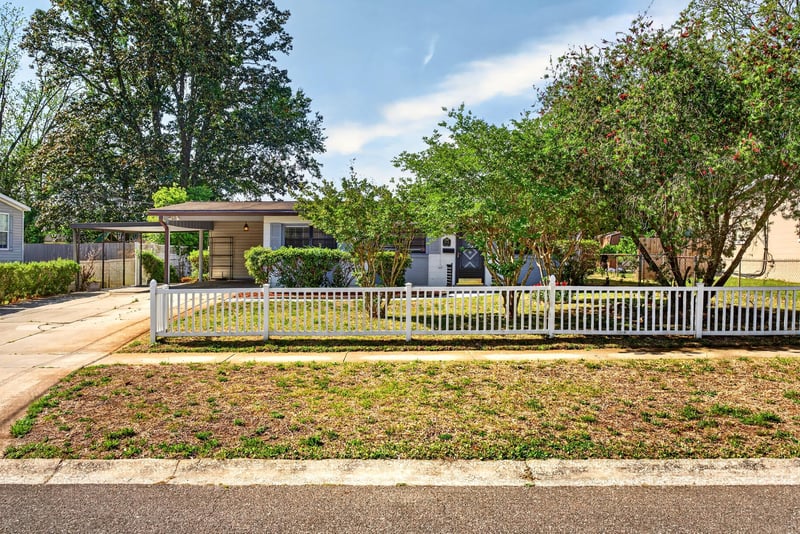 Photo 3 of 7638 Crest Dr N, Jacksonville, FL 32221, photographed by Megapixeler