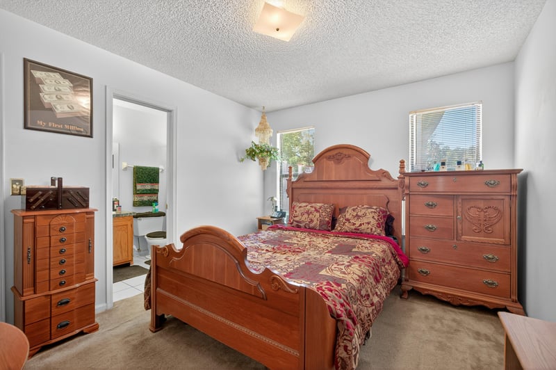 Photo 13 of 7987 Winterwood Ln, Jacksonville, FL 32210, photographed by Megapixeler