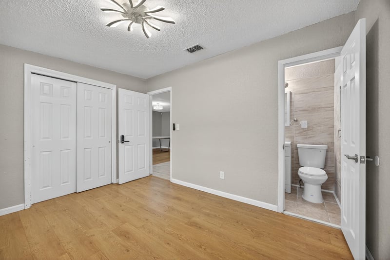 Photo 37 of 5216 Doncaster Ave, Jacksonville, FL 32208, photographed by Megapixeler