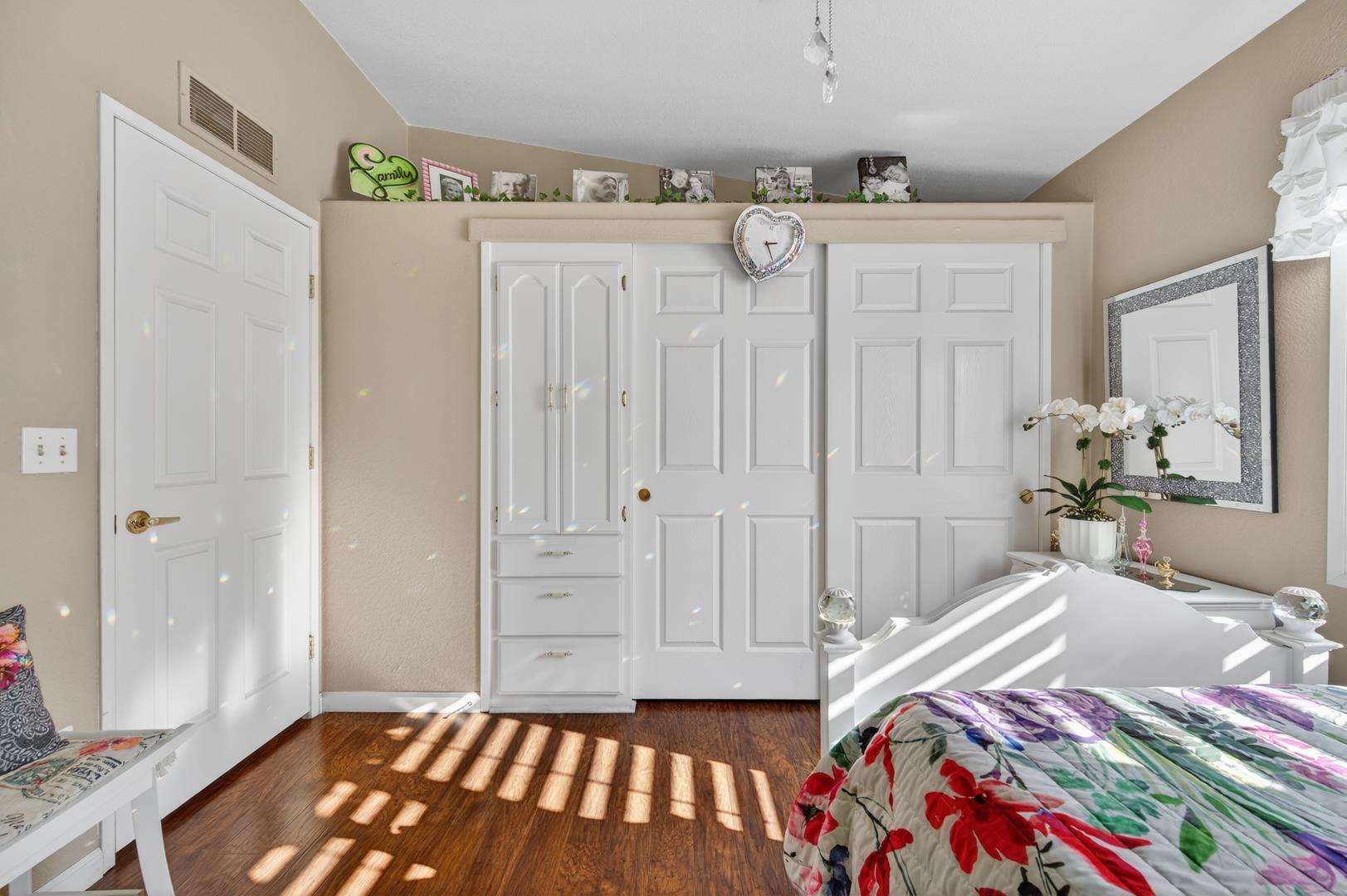 105 W Herndon #3, photo 27