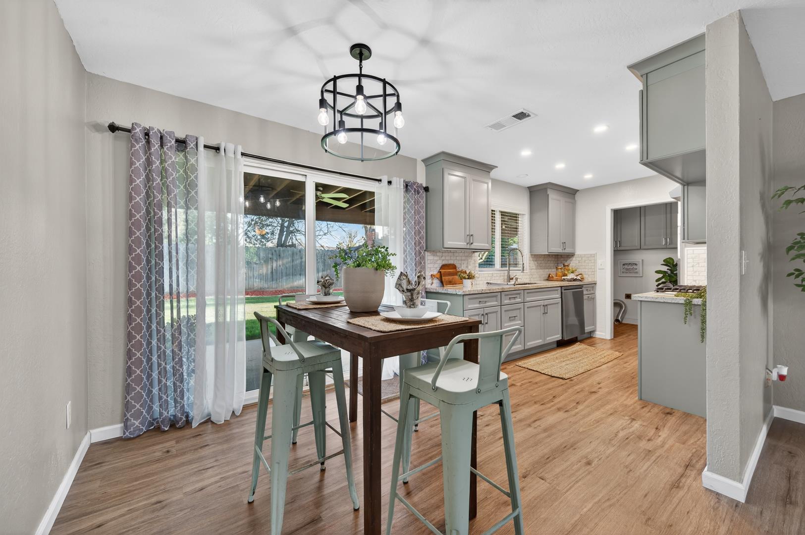 1235 W Dyer Ave, photo 18