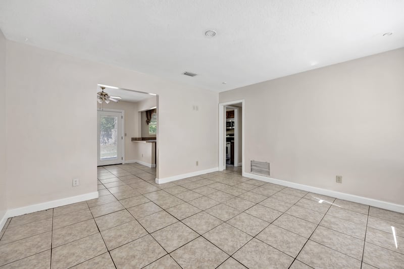 Photo 6 of 2930 Wycombe Dr W, Jacksonville, FL 32277, photographed by Megapixeler
