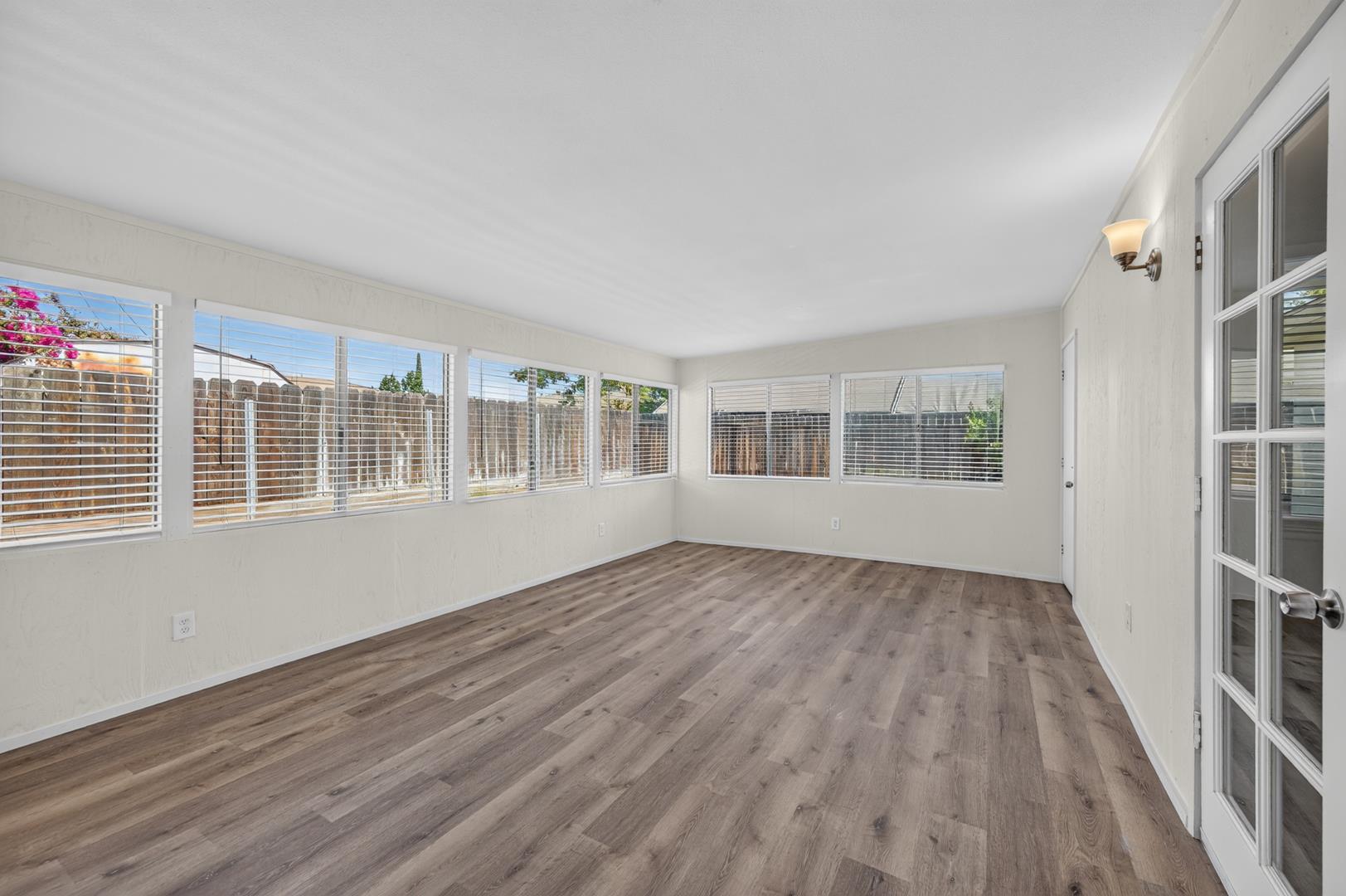 957 W Pico Ave, photo 16