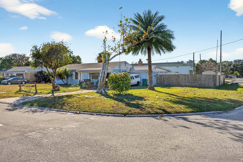 Photo 2 of 1328 14th Ave N, Jacksonville Beach, FL 32250, photographed by Megapixeler